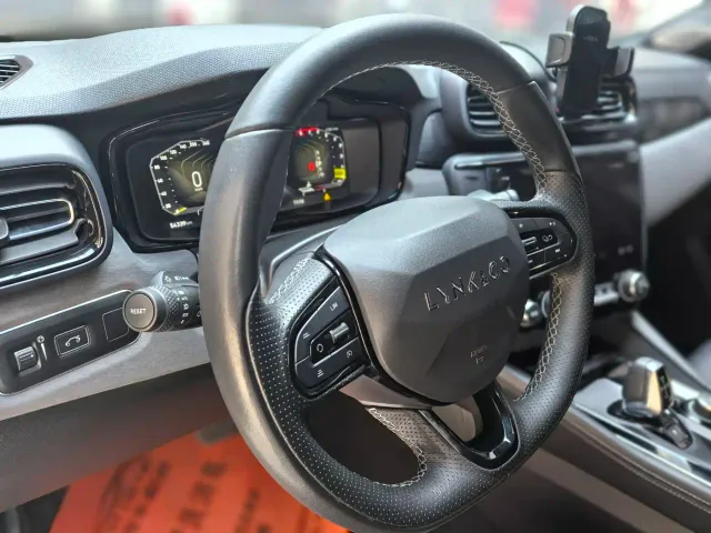 Lynk & Co 03 — Фото автомобиля 8