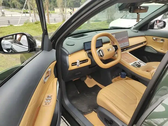 Geely Galaxy Starship 7 EM-i — Фото автомобиля 15