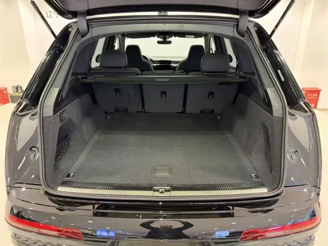 Audi SQ7 — Фото автомобиля 6