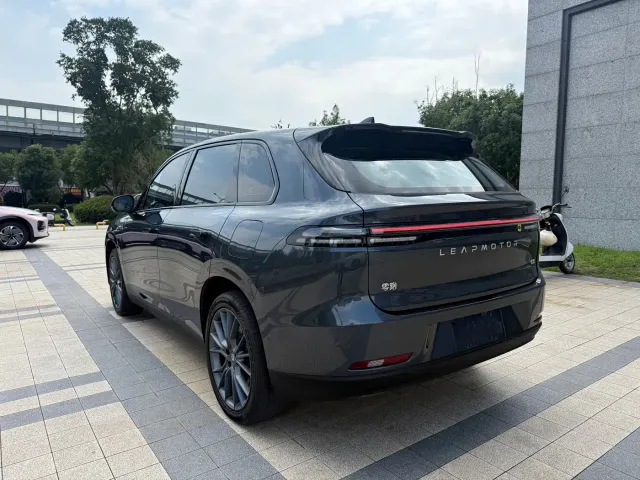 Leapmotor C10 — Фото автомобиля 13