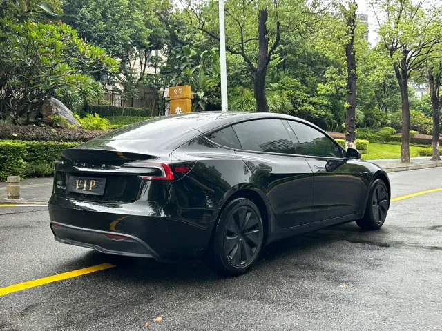 Tesla Model 3 — Фото автомобиля 9
