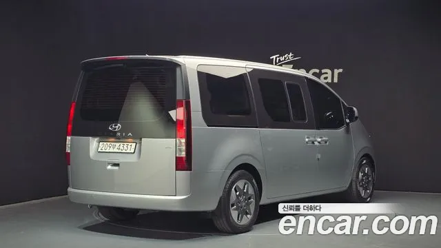 Hyundai Staria Staria 4WD Tourer 9 мест — Фото автомобиля 2
