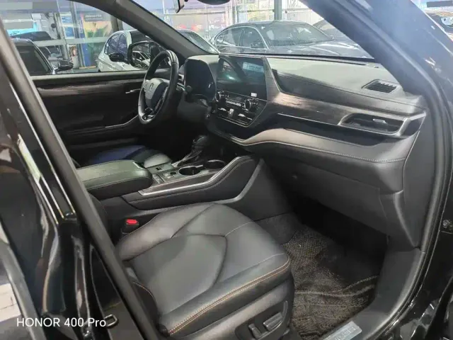 Toyota Crown Kluger — Фото автомобиля 2