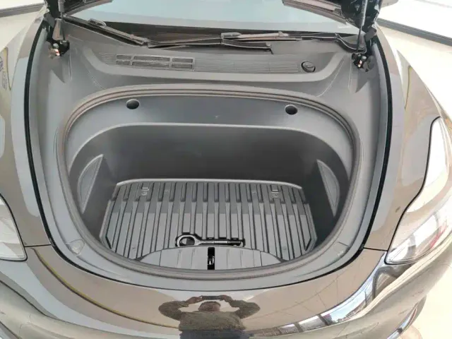 Tesla Model 3 — Фото автомобиля 10