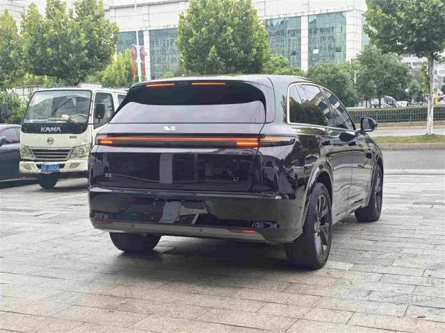 Li Auto L7 — Фото автомобиля 7