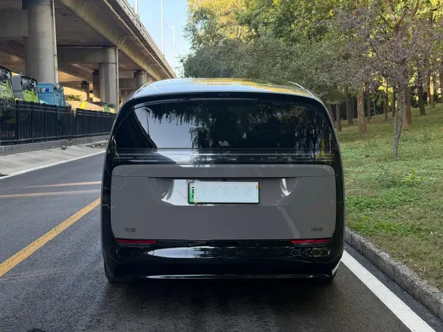 Li Auto MEGA — Фото автомобиля 4