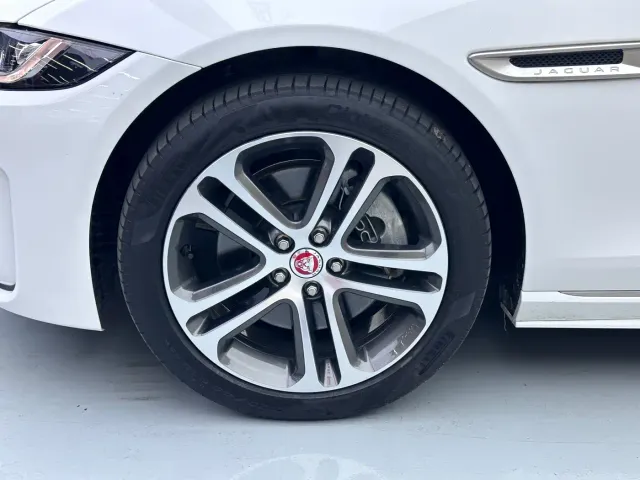 Jaguar XEL — Фото автомобиля 4