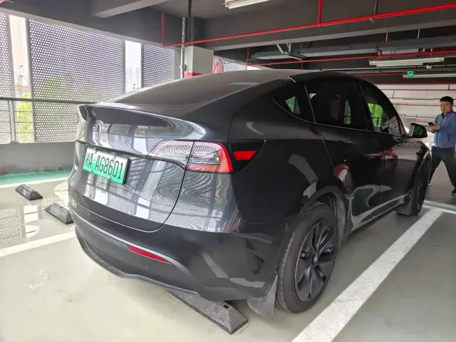 Tesla Model Y — Фото автомобиля 8