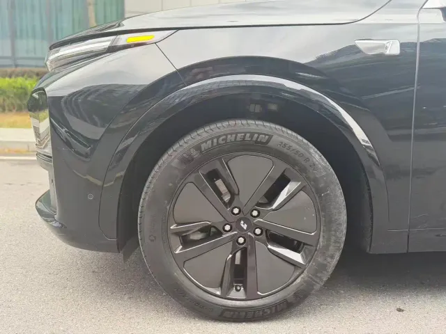 Li Auto L7 — Фото автомобиля 4