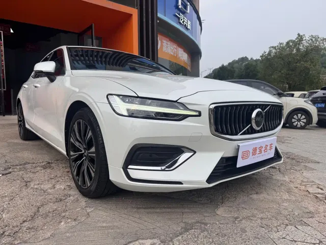 Volvo S60 — Фото автомобиля 3