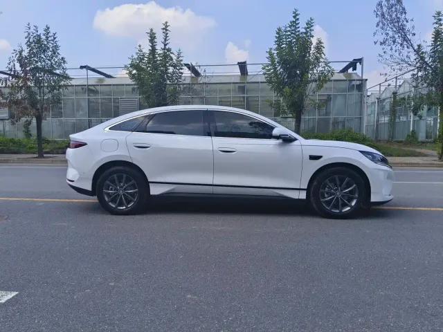 BYD Qin L — Фото автомобиля 3
