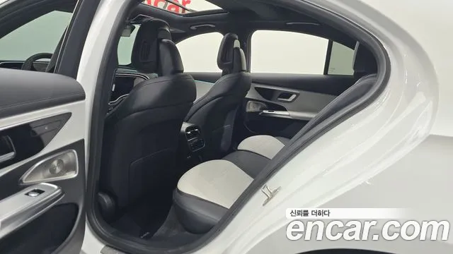Mercedes-Benz E-Class — Фото автомобиля 11