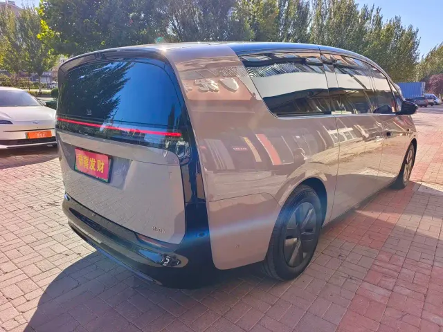 Li Auto MEGA — Фото автомобиля 5