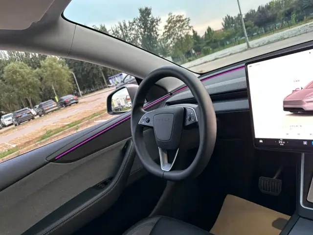 Tesla Model Y — Фото автомобиля 17