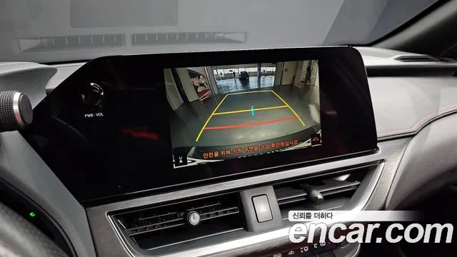 Lexus UX — Фото автомобиля 17