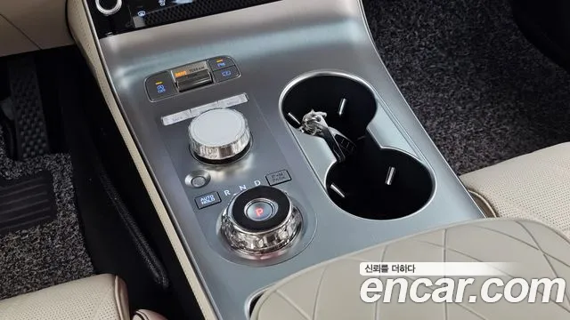 Genesis GV70 — Фото автомобиля 9