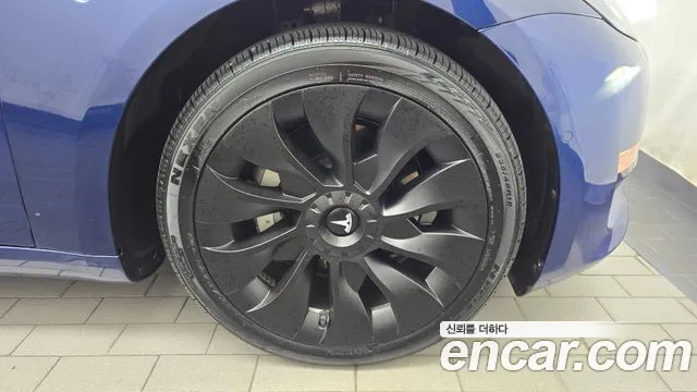 Tesla Model 3 — Фото автомобиля 6