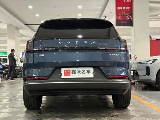 Volvo XC70 Plug-in Hybrid — Фото автомобиля 3