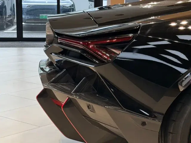 Lamborghini Revuelto — Фото автомобиля 16