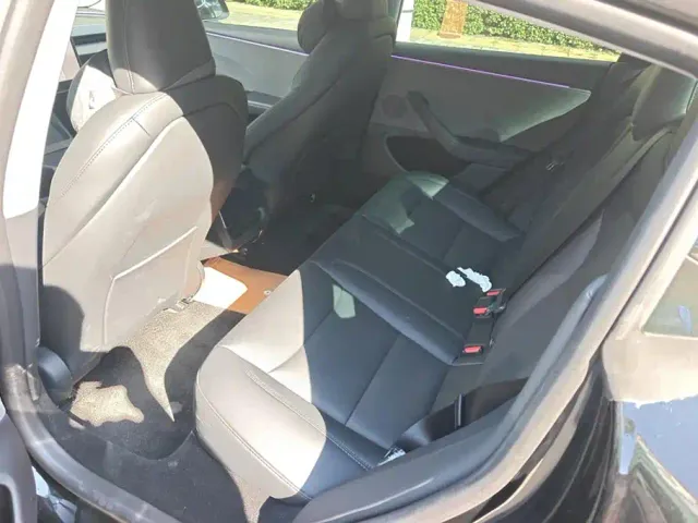 Tesla Model 3 — Фото автомобиля 11