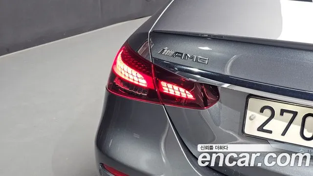 Mercedes-Benz E-Class — Фото автомобиля 23