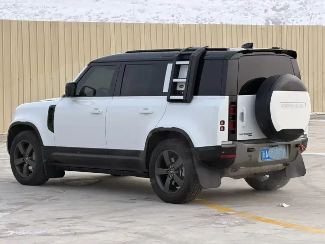 Land Rover Defender — Фото автомобиля 4