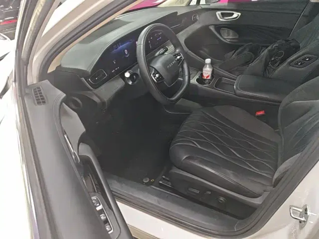 Roewe D7 — Фото автомобиля 15