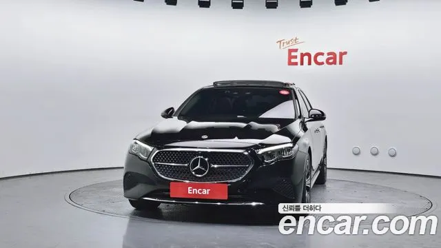 Mercedes-Benz E-Class — Фото автомобиля 2