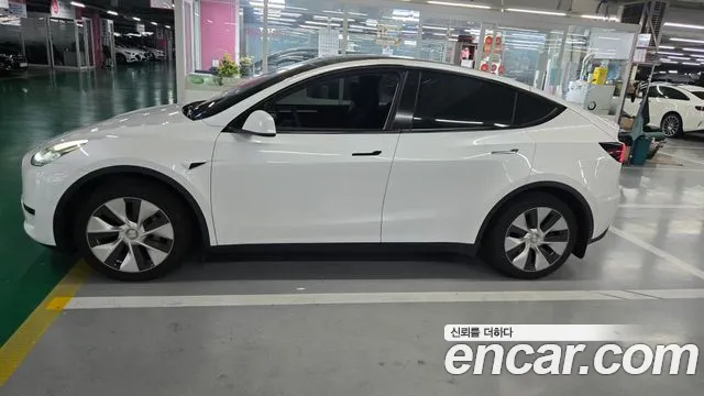 Tesla Model Y — Фото автомобиля 8