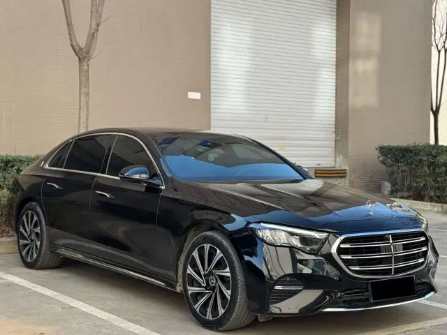 Mercedes-Benz E-Class — Фото автомобиля 3