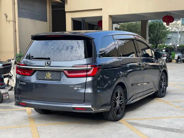 Honda Odyssey — Фото автомобиля 3