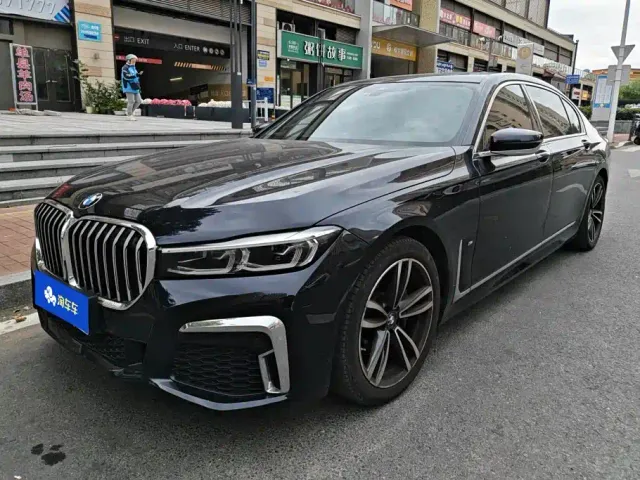 Фотография автомобиля — BMW 7 Series