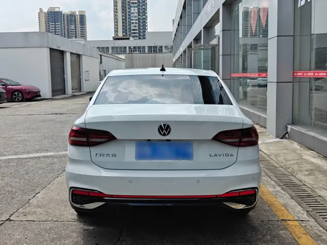 Volkswagen Lavida — Фото автомобиля 4