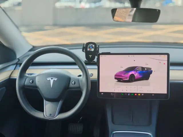 Tesla Model Y — Фото автомобиля 6