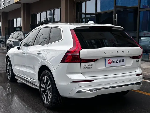 Volvo XC60 — Фото автомобиля 5