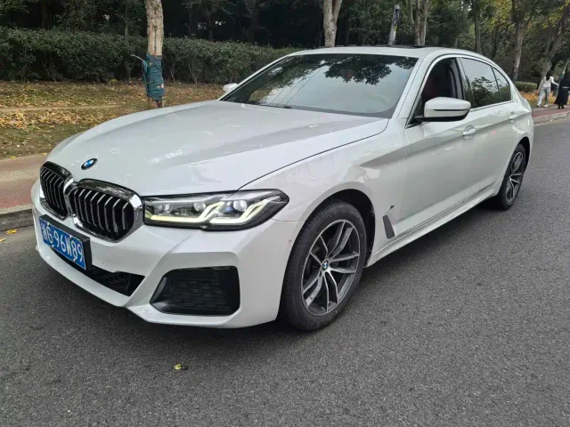 Фотография автомобиля — BMW 5 Series