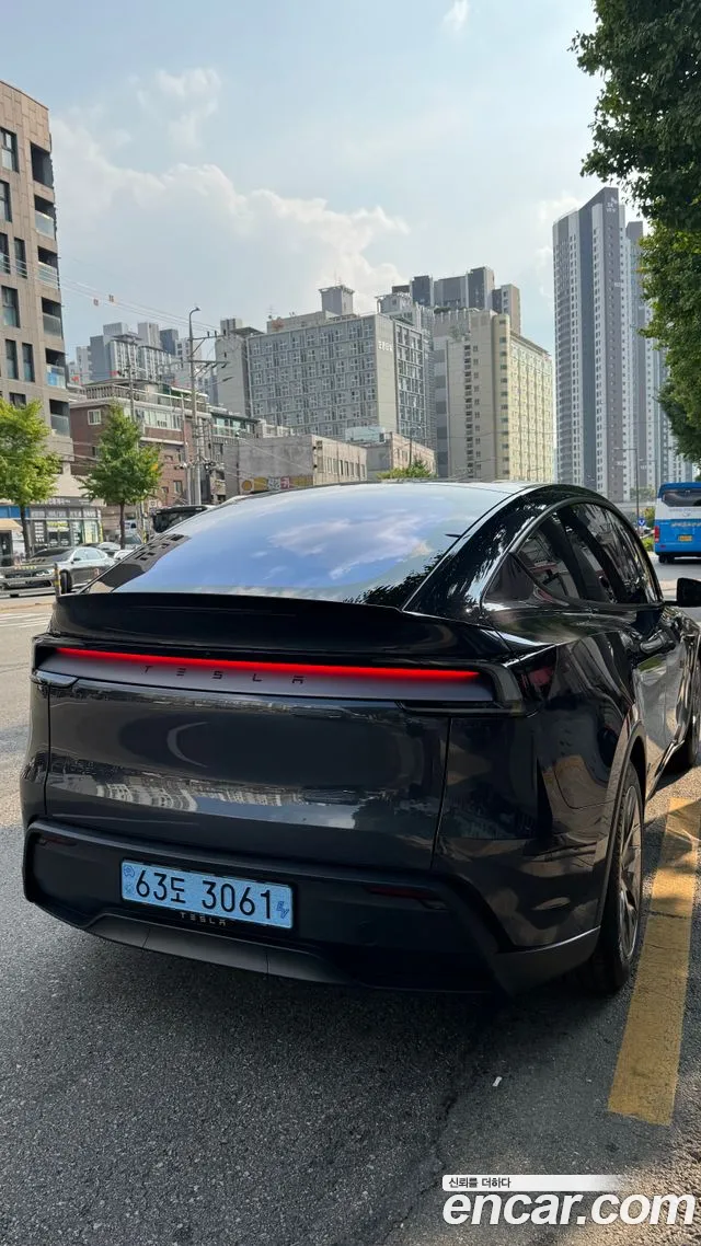 Tesla Model Y — Фото автомобиля 2