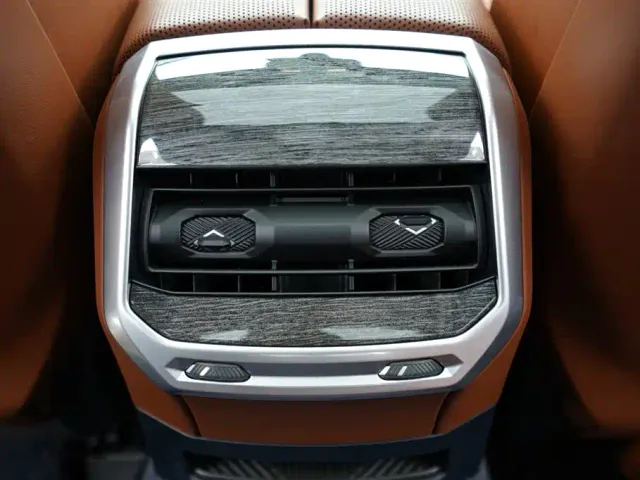 BMW i7 — Фото автомобиля 19