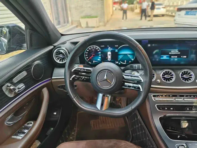Mercedes-Benz E-Class — Фото автомобиля 11