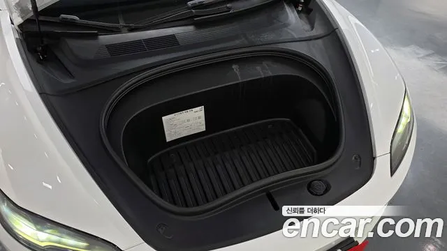 Tesla Model 3 — Фото автомобиля 5