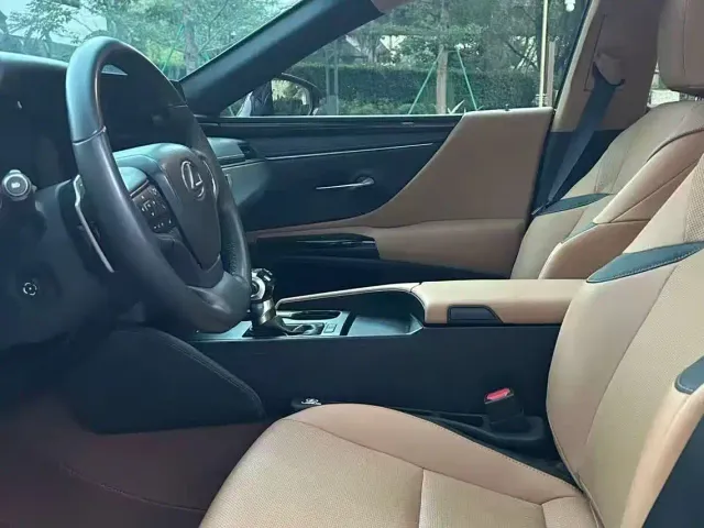 Lexus ES — Фото автомобиля 5