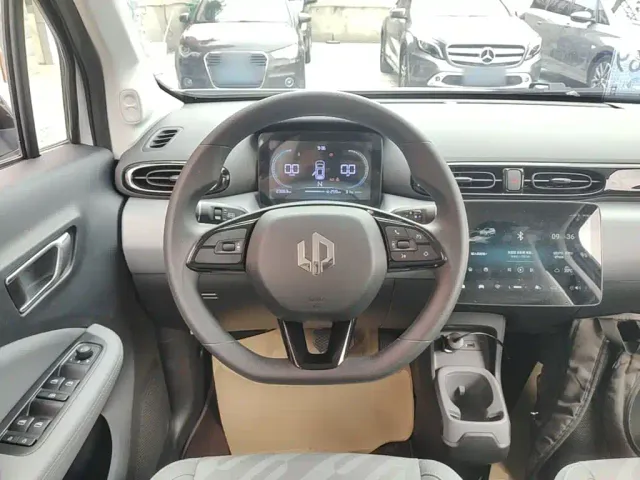Leapmotor T03 — Фото автомобиля 10