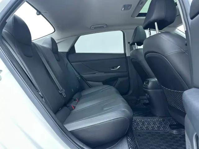 Hyundai Elantra — Фото автомобиля 10