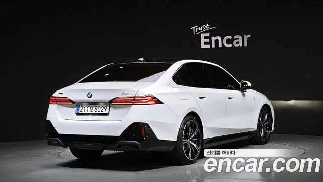 BMW 5-Series 5 серия (G60) 530i xDrive M Sport — Фото автомобиля 2