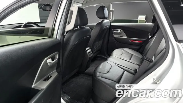 Kia Niro — Фото автомобиля 11