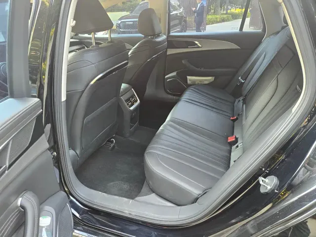 Hongqi H5 — Фото автомобиля 6