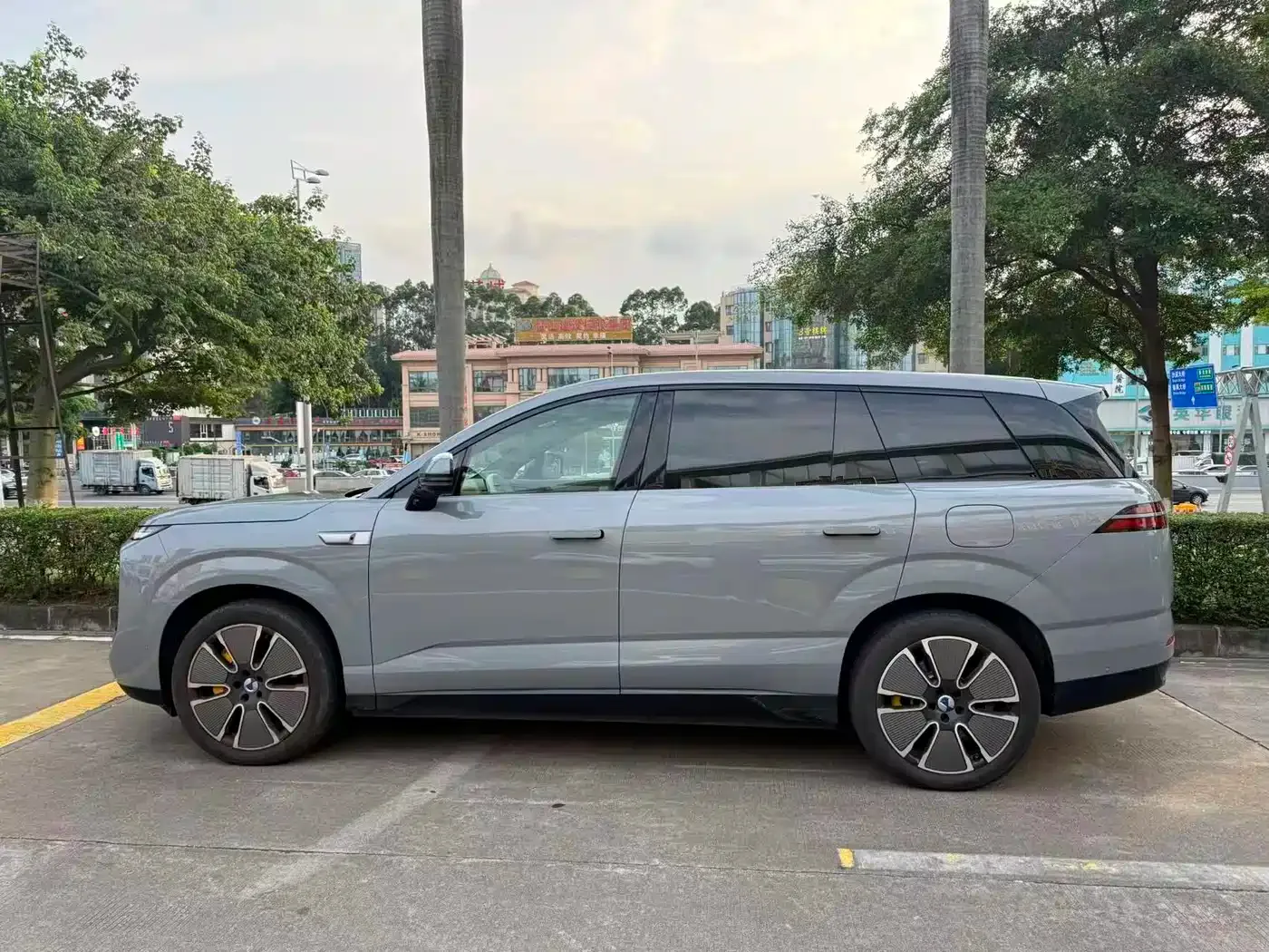 Denza Denza N8L 2025 Standard — Фото автомобиля 2
