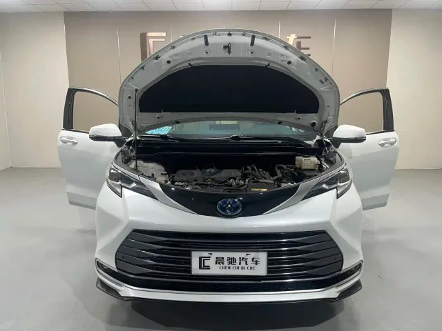 Toyota Sienna — Фото автомобиля 15