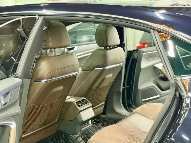 Audi A7L — Фото автомобиля 9