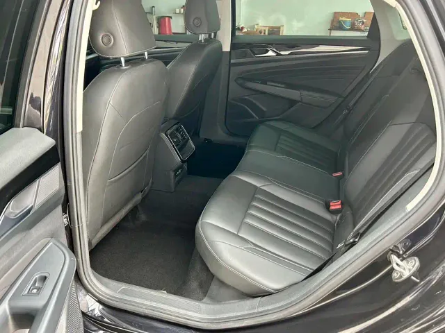 Volkswagen Passat — Фото автомобиля 9